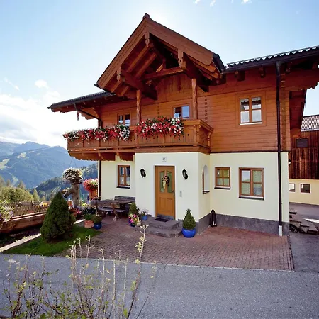 Apartment Alpine Retreat With Mountain Views, Cleaning Included *