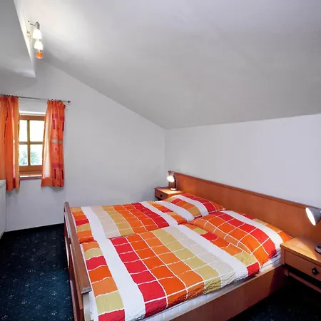 Apartment Alpine Retreat With Mountain Views, Cleaning Included